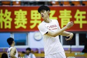 贾磊:曾凡博未在U19球员注册表上签字 面临无球可打的局面