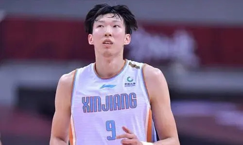 CBA内部人士：周琦正在逼宫篮球协会。 如果开了这个先例，CBA会把