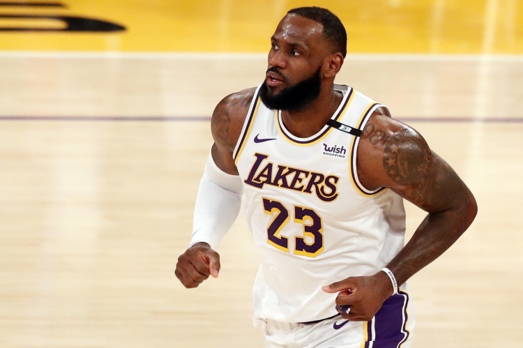 2020年今天詹姆斯连续第16次入选最佳阵容 破历史纪录