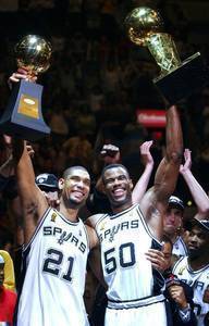 NBA官网盘点2000年代重要时刻(上):湖人&马刺双王朝