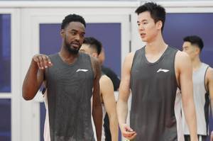 东体:富兰克林用传球征服队友 上海队争取让冯莱赶上第二阶段