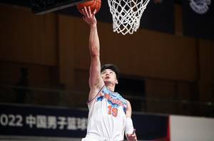 全能表现!于德豪对阵山西男篮砍下20分12篮板8助攻