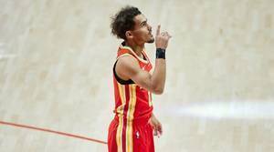 特雷-杨半场砍下至少25分且命中7 三分 队史近24年来首人