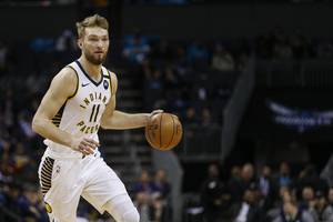 大霍勒迪:小萨没有奥尼尔的吨位和块头 但能做同样的事很不一般