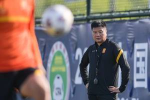 博主:武汉队本赛季结束前不会再增加教练组成员