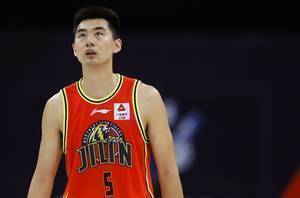 高效输出!崔晋铭18投11中得到25分4板7助3断0失误 正负值+31