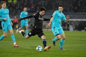 赛季第9球&致胜进球,奥川雅也助比勒菲尔德1-0战胜柏林联